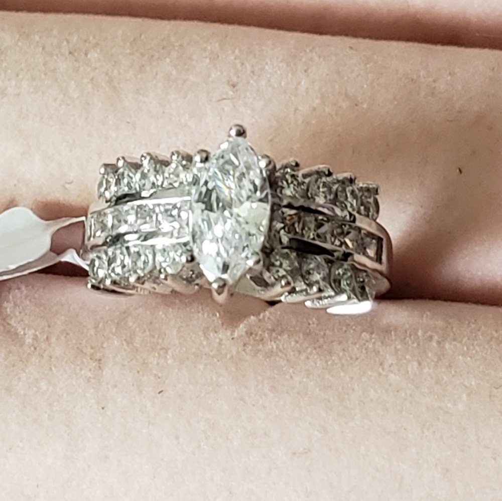 STERLING SILVER CUBIC ZIRCONIA RING